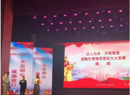 破茧卌秋织 经纬 ，耕心万里种青松