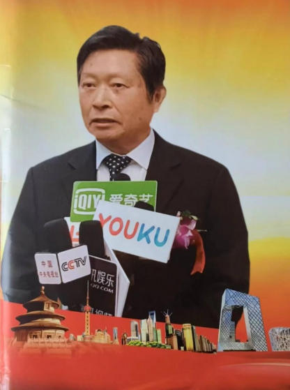 破茧卌秋织 经纬 ，耕心万里种青松