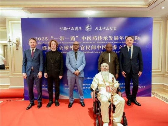 身残志坚铸医魂 一生坚守为中医 时代国医——李金祥