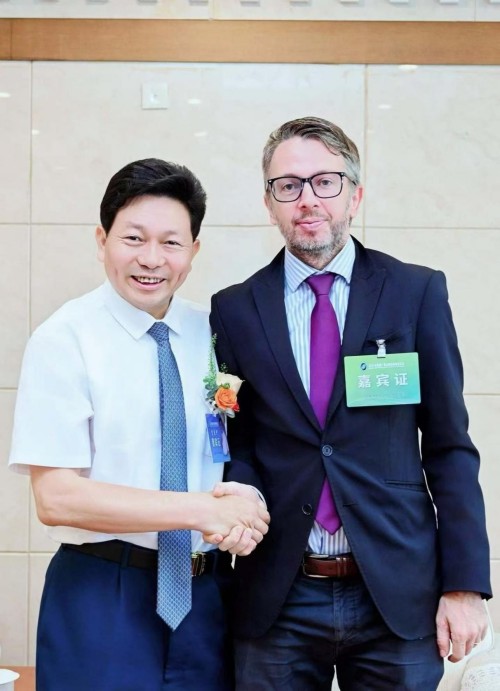 共扬本草风帆，构建健康共同体 李乘伊博士出席2026大健康产业品牌出海发展大会